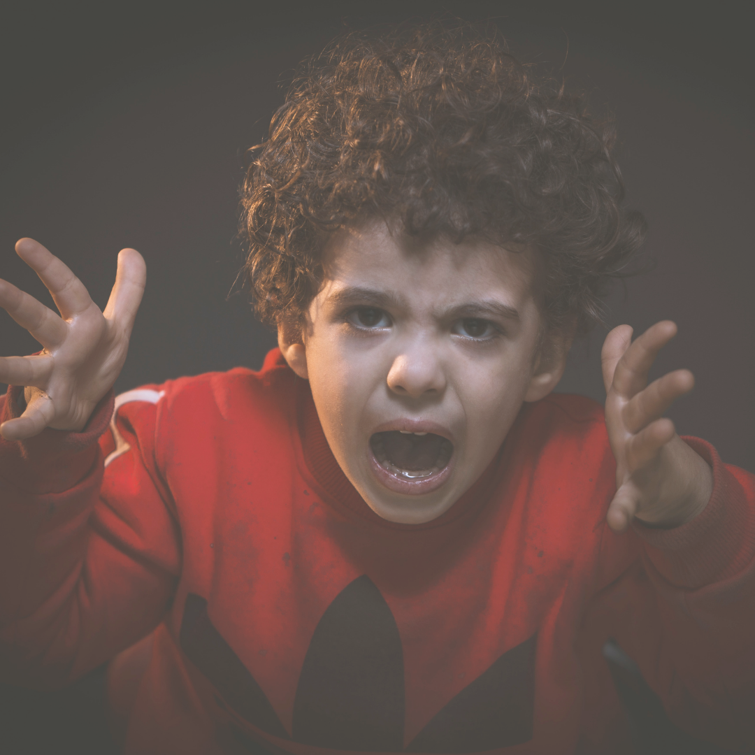 Le 12 frasi per calmare un bambino arrabbiato